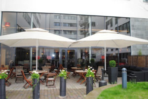 Hotel Odin i Göteborg köpte stora parasoller och ute inredning
