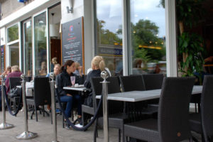 Coffeehouse by George på Odenplan i Stockholm köpte utemöbler och inramning